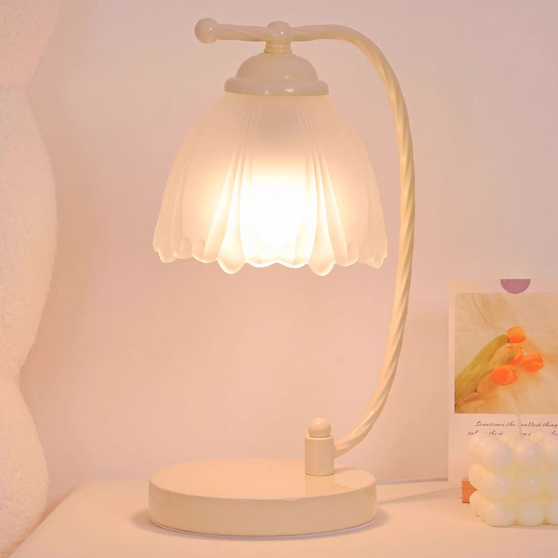 Kochwert Fairy Style Bedside Table Lamp – Romantic Floral Light for Cozy Bedroom Lighting