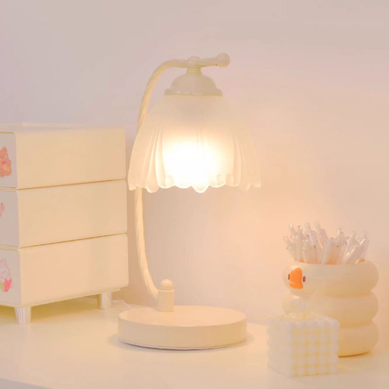 Kochwert Fairy Style Bedside Table Lamp – Romantic Floral Light for Cozy Bedroom Lighting