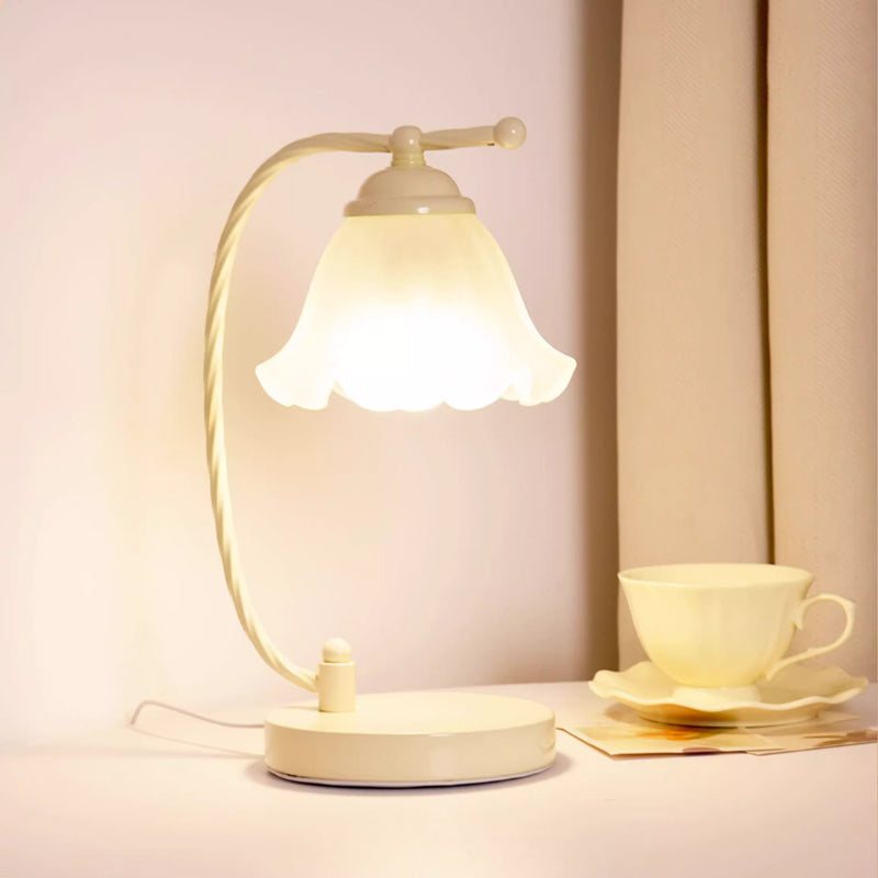 Kochwert Fairy Style Bedside Table Lamp – Romantic Floral Light for Cozy Bedroom Lighting