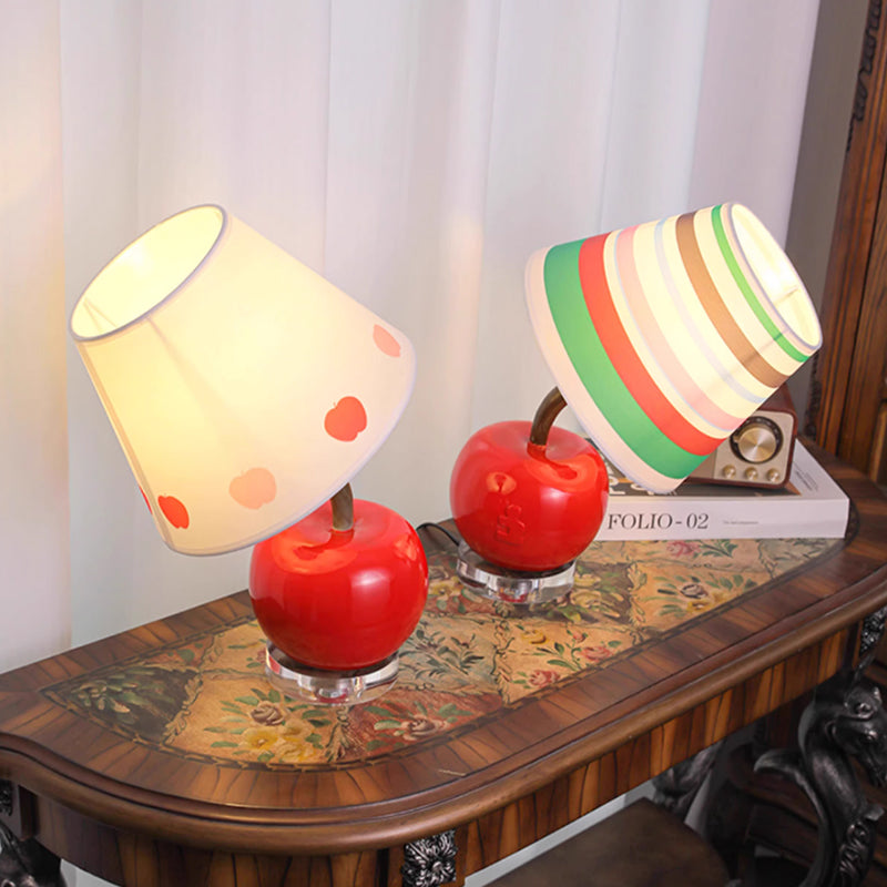 Kochwert Peace Blessing Apple Lamp – Creative Red Resin Table Lamp for Home and Gift Use