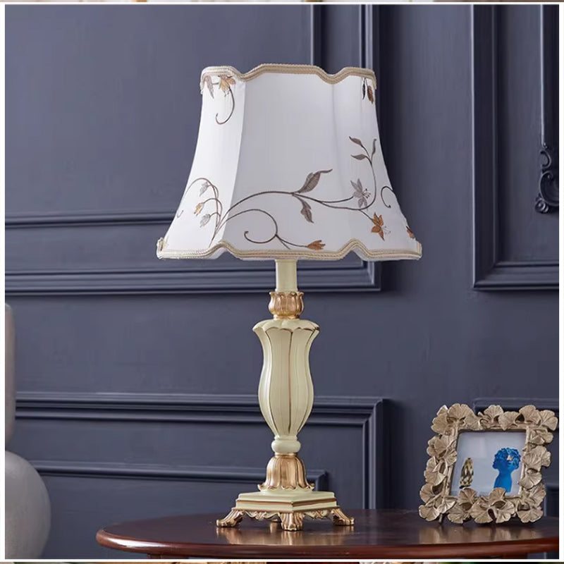Kochwert Vintage Resin Table Lamp – Classic Fabric Shade Bedside Lamp for Bedroom Lighting
