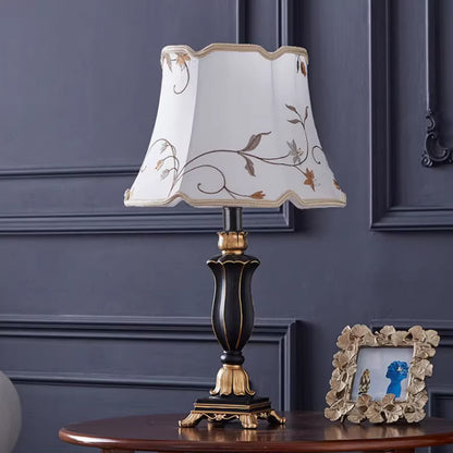 Kochwert Vintage Resin Table Lamp – Classic Fabric Shade Bedside Lamp for Bedroom Lighting