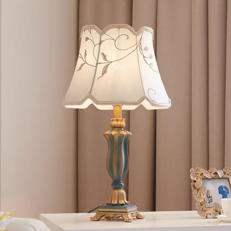 Kochwert Vintage Resin Table Lamp – Classic Fabric Shade Bedside Lamp for Bedroom Lighting