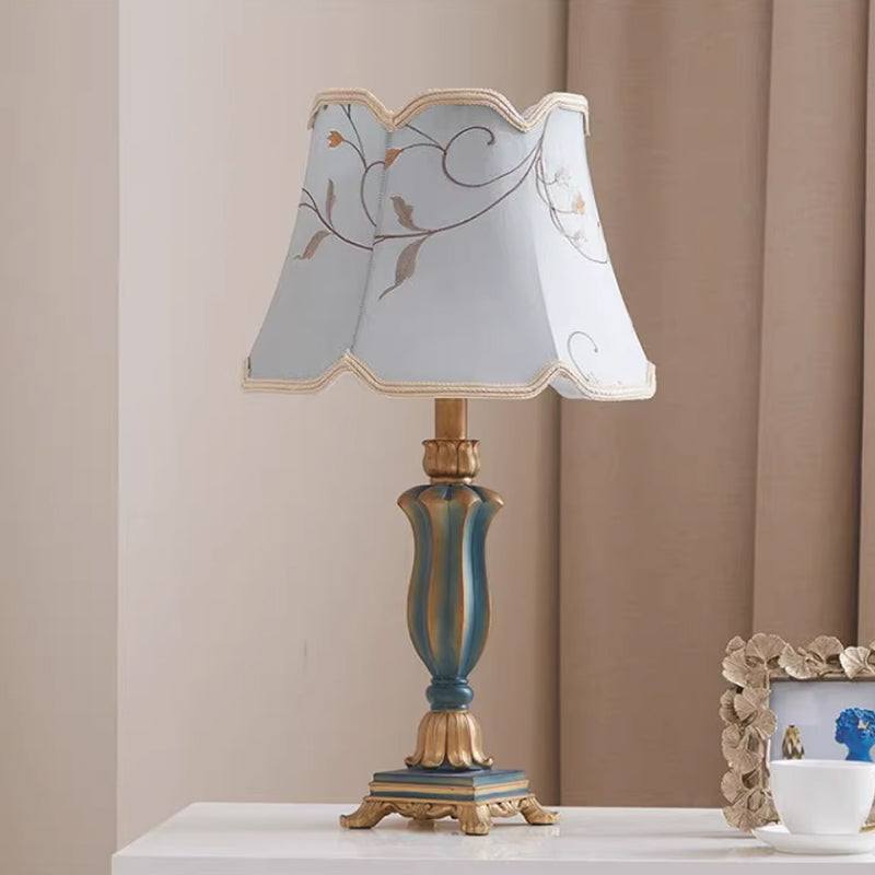 Kochwert Vintage Resin Table Lamp – Classic Fabric Shade Bedside Lamp for Bedroom Lighting