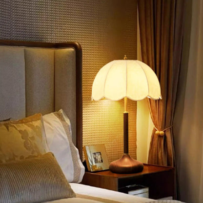 Kochwert Vintage Touch Bedside Lamp – Embroidered Fabric & Wood Base for Cozy Home Lighting